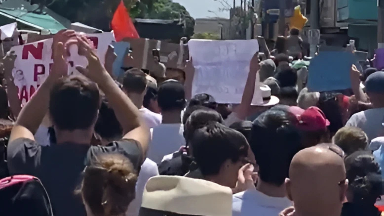 Manifestantes se reúnem em Uberlândia contra PEC da Blindagem e projeto de anistia