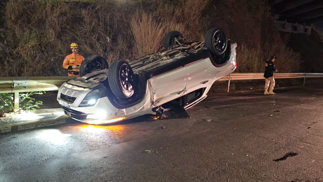 Acidente na BR-365, em Uberlândia, após morte de motociclista