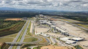 Aeroporto de confins, onde dois mineiros deportados dos EUA foram presos