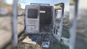 Ambulância pega fogo em rodovia