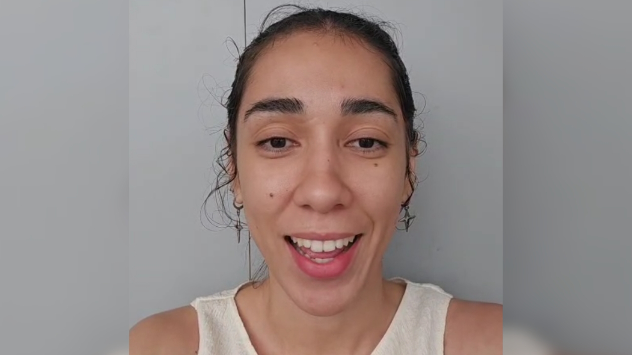Ana Flávia chega ao Brasil e grava vídeo em agradecimento Jogadora de vôlei chega ao Brasil