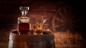 O dia 13 de setembro foi escolhido para celebrar a cachaça por um motivo histórico: em 1661, a Coroa Portuguesa proibiu sua produção e comercialização no Brasil, temendo seu impacto econômico e cultural