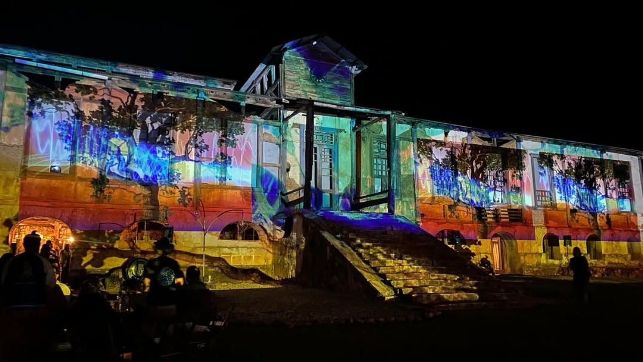 Cerrado Mapping Festival 2024 reproduz luzes em casa