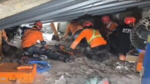 Desabamento de escola na Indonésia