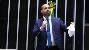 Deputado federal Eduardo Bolsonaro deverá ser notificado por edital sobre a denúncia apresentada contra ele pela PGR