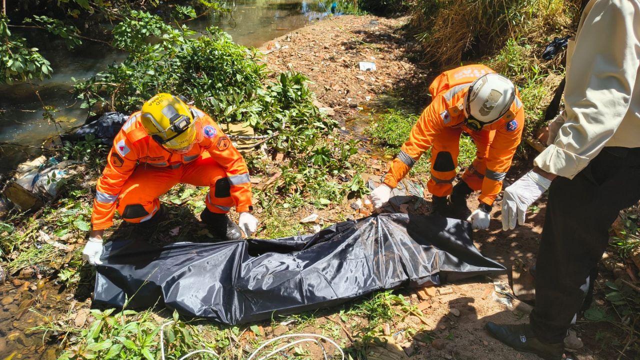 Cadáver em avançado estado de decomposição encontrado no bairro Lagoinha, em Uberlândia