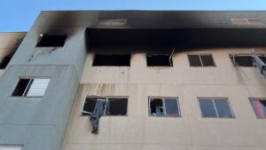 Fachada do bloco interditado no condomínio que explodiu no Shopping Park, em Uberlândia - Crédito