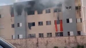 apartamento pega fogo