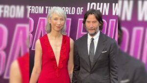 Keanu Reeves e Alexandra Grant, com quem mantém um relacionamento