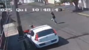 Ladrão com a perna amputada foi flagrado por câmera de monitoramento em Uberlândia