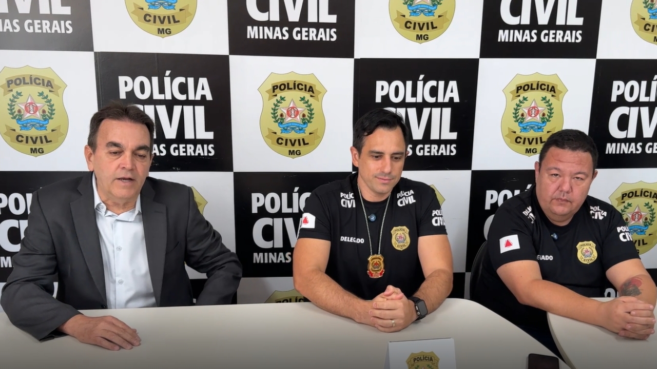 Autoridades falam à imprensa durante coletiva Autoridades falam à imprensa durante coletiva