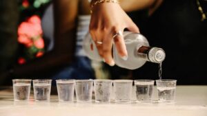 Pessoas morrem intoxicadas por metanol após ingerirem vodca adulterada na Rússia