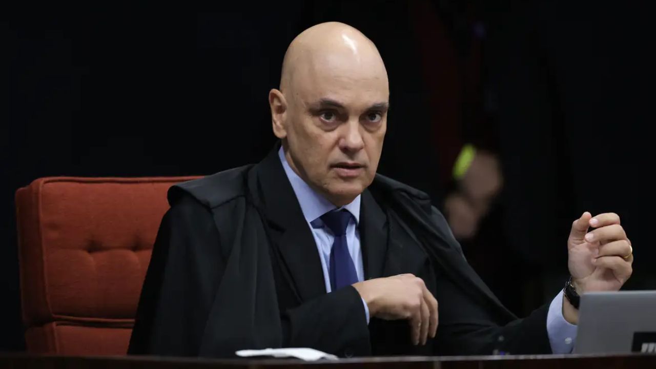 Moraes votou pela condenação de Bolsonaro e demais réus pela trama golpista