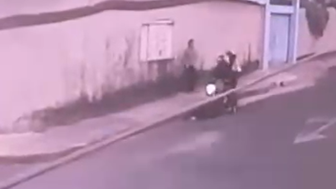 Mulher é assaltada por dupla em moto no Bairro Granada, em Uberlândia