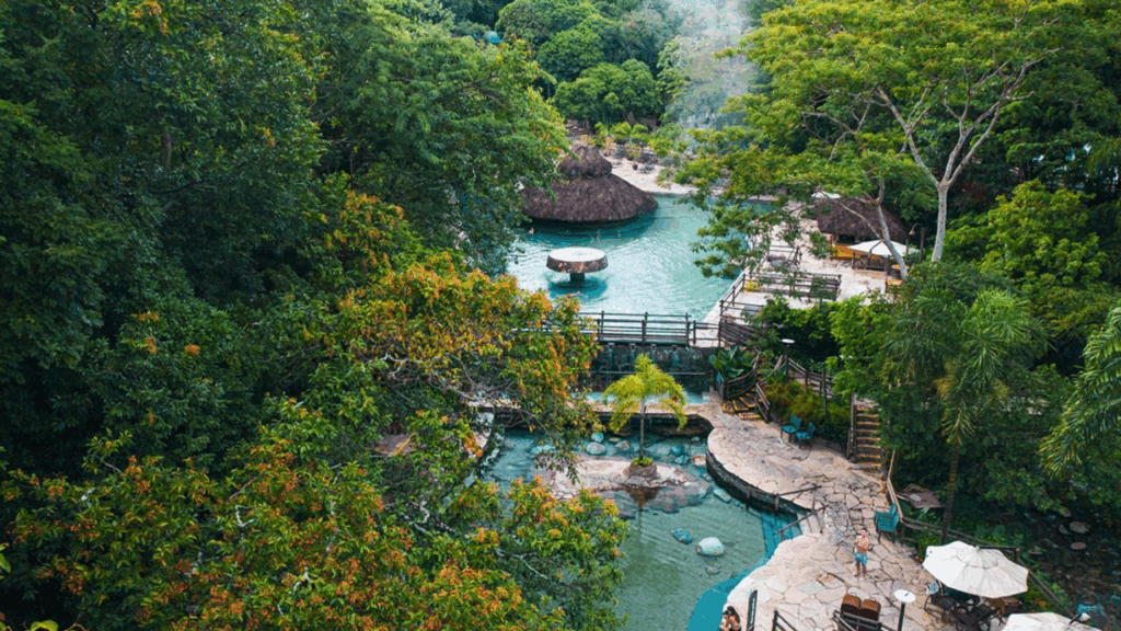 imagem de drone do Parque das Fontes visto de cima