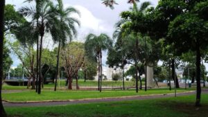 Praça Sérgio Pacheco, onde homem envolvido com drogas foi esfaqueado