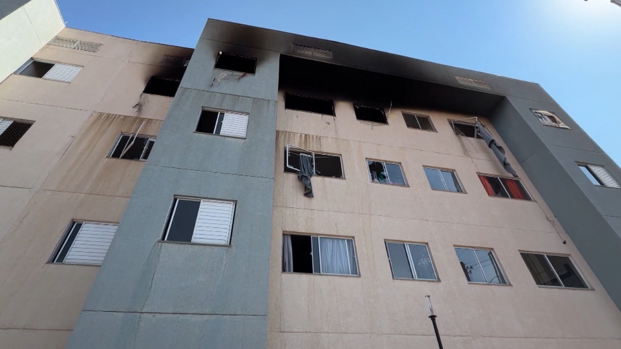 Imagem mostra prédio interditado após explosão em apartamento em Uberlândia