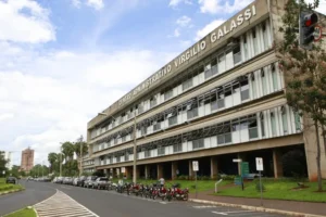 Na imagem, a parte da frente da prefeitura // Prefeitura Municipal de Uberlândia divulga exoneração de servidor da Saúde no Diário Oficial nesta segunda (23) - Crédito: Prefeitura Municipal de Uberlândia (PMU)/Divulgação