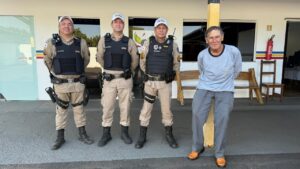 Idoso salvo de incêndio em Araguari agradece policiais em reencontro emocionante