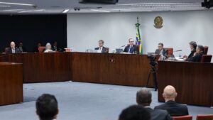 STF condena Bolsonaro a 27 anos de prisão e fixa penas para outros sete réus do 8 de Janeiro