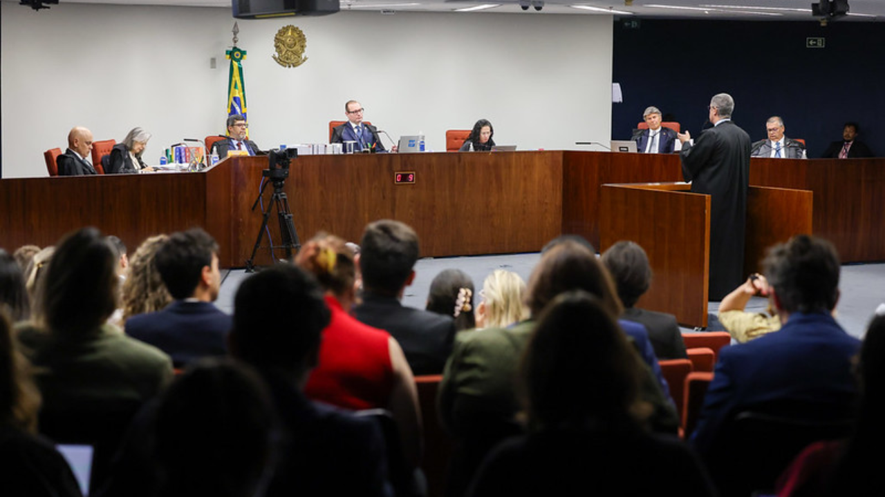 Primeiro dia de julgamento de Bolsonaro e réus da trama golpista