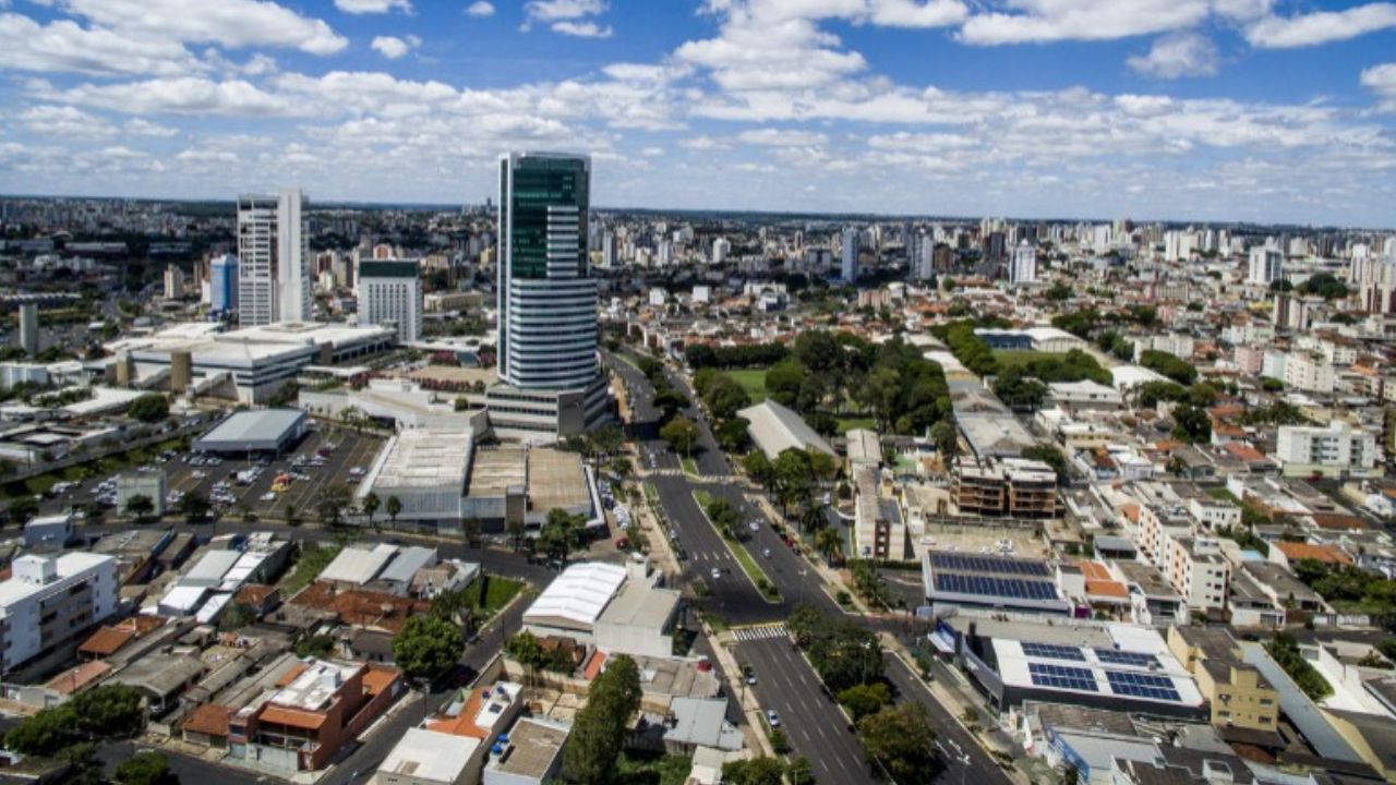 Uberlândia entra em alerta vermelho de grande perigo por tempo seco Uberlândia entra em alerta vermelho de grande perigo por tempo seco