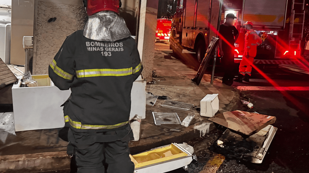 Incêndio atinge loja de móveis