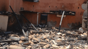 Área gourmet de residência é destruída em incêndio no bairro Santa Mônica