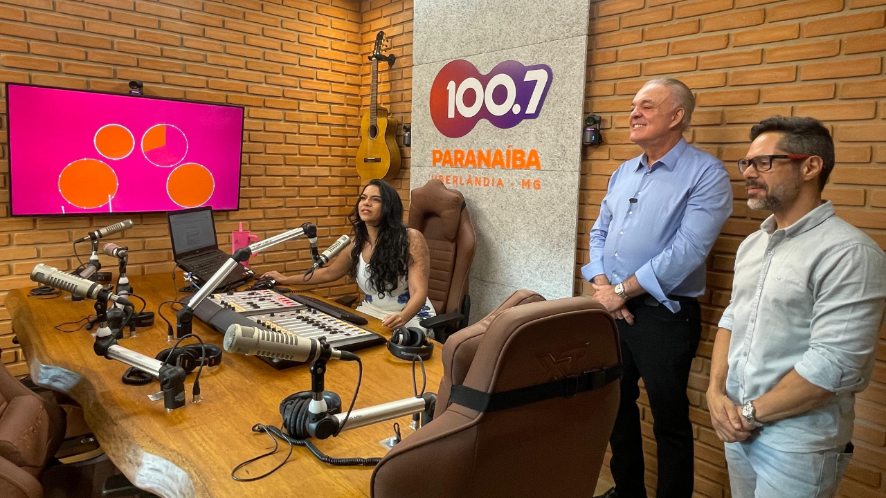 Paranaíba 100.7 inaugura estúdio