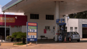 Preço da gasolina cai para R$ 5,69 em Uberlândia após nova redução anunciada pela Petrobras