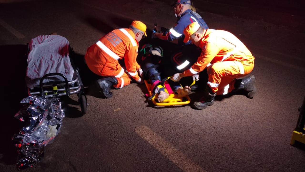 Acidente entre carro e moto