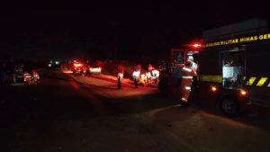 Carro foge após colisão que deixou casal ferido em rodovia de Uberaba