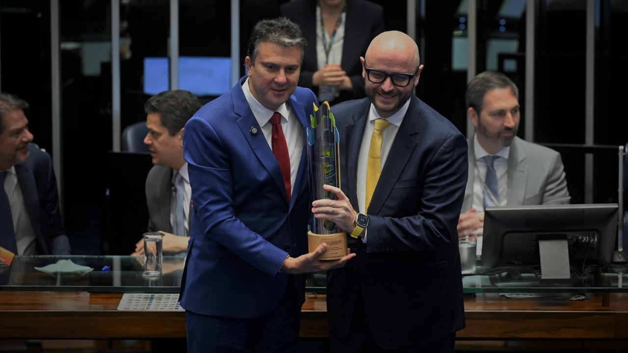 O estado foi representado pelo secretário de Educação, Rossieli Soares, que recebeu a homenagem em nome do governador de Minas