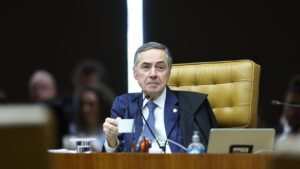 Luís Roberto Barroso anuncia aposentadoria do STF