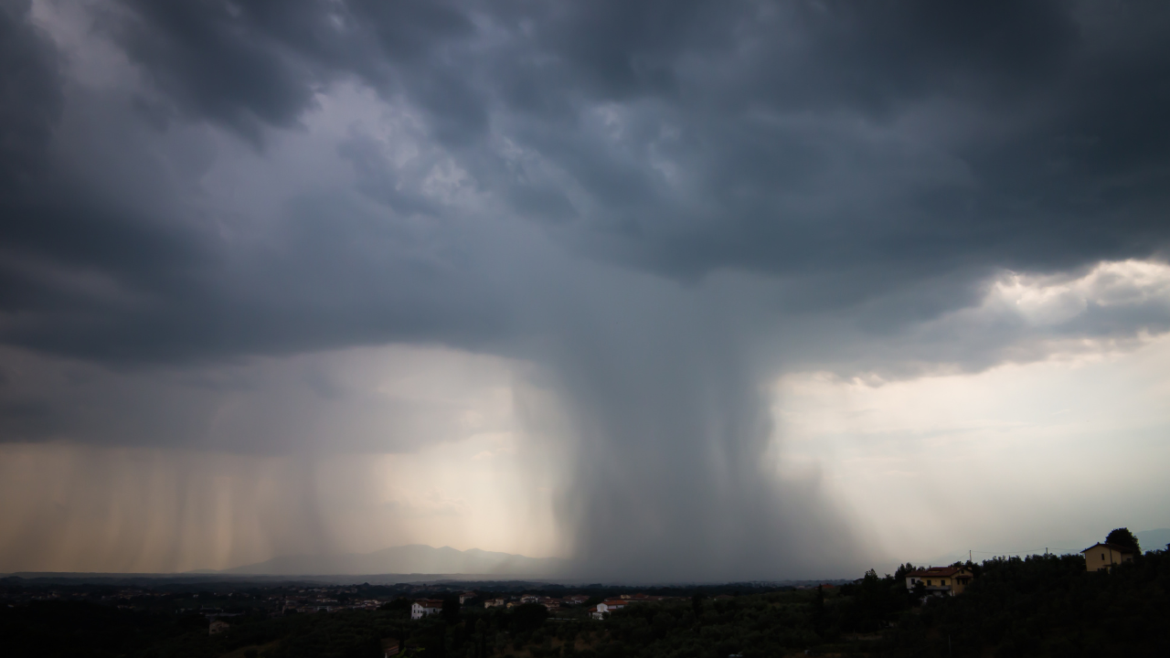 Triângulo e Alto Paranaíba têm risco de tempestades e granizo nesta segunda-feira