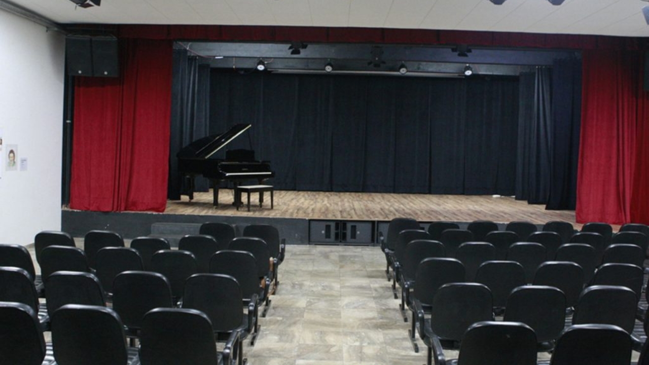Peça de teatro em Uberlândia mistura humor e drama para falar de saúde mental