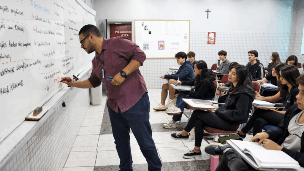 Piso do magistério tem reajuste de 5,4% e vai a R$ 5,1 mil em 2026