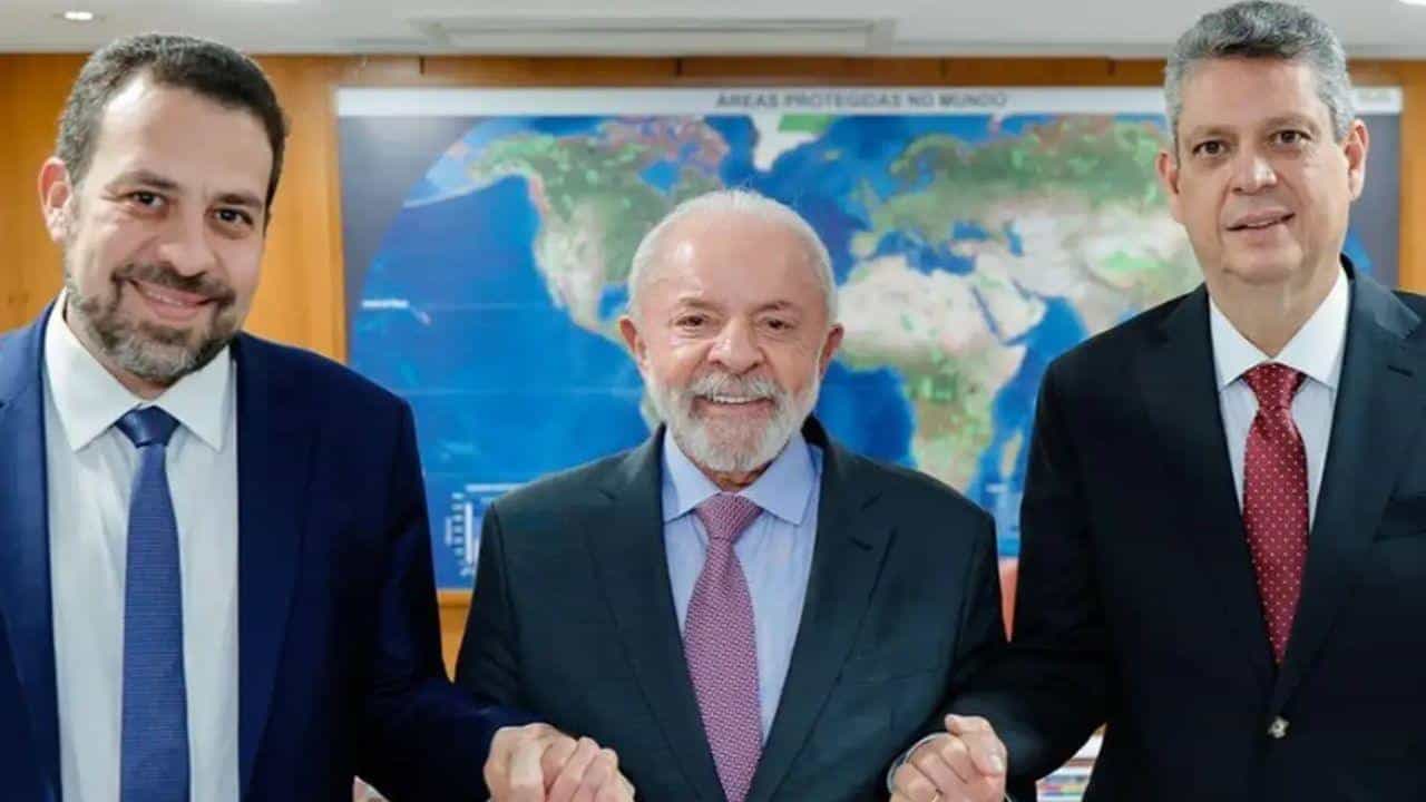 Lula, Boulos e Márcio Macêdo durante encontro no qual foi anunciado a troca na Secretaria-Geral da Presidência