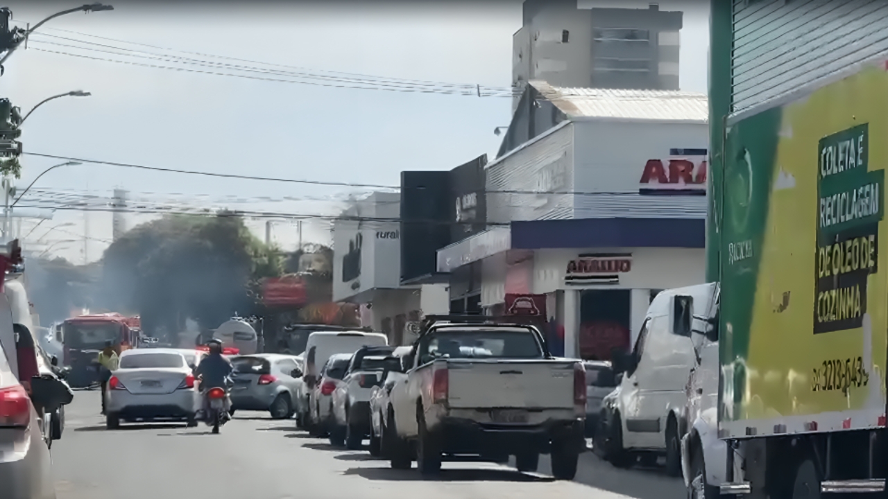 Trabalho contra Incêndio deixa ruas interditadas em Uberlândia; Settran informa rotas alternativas - Crédito: redes sociais/Divulgação