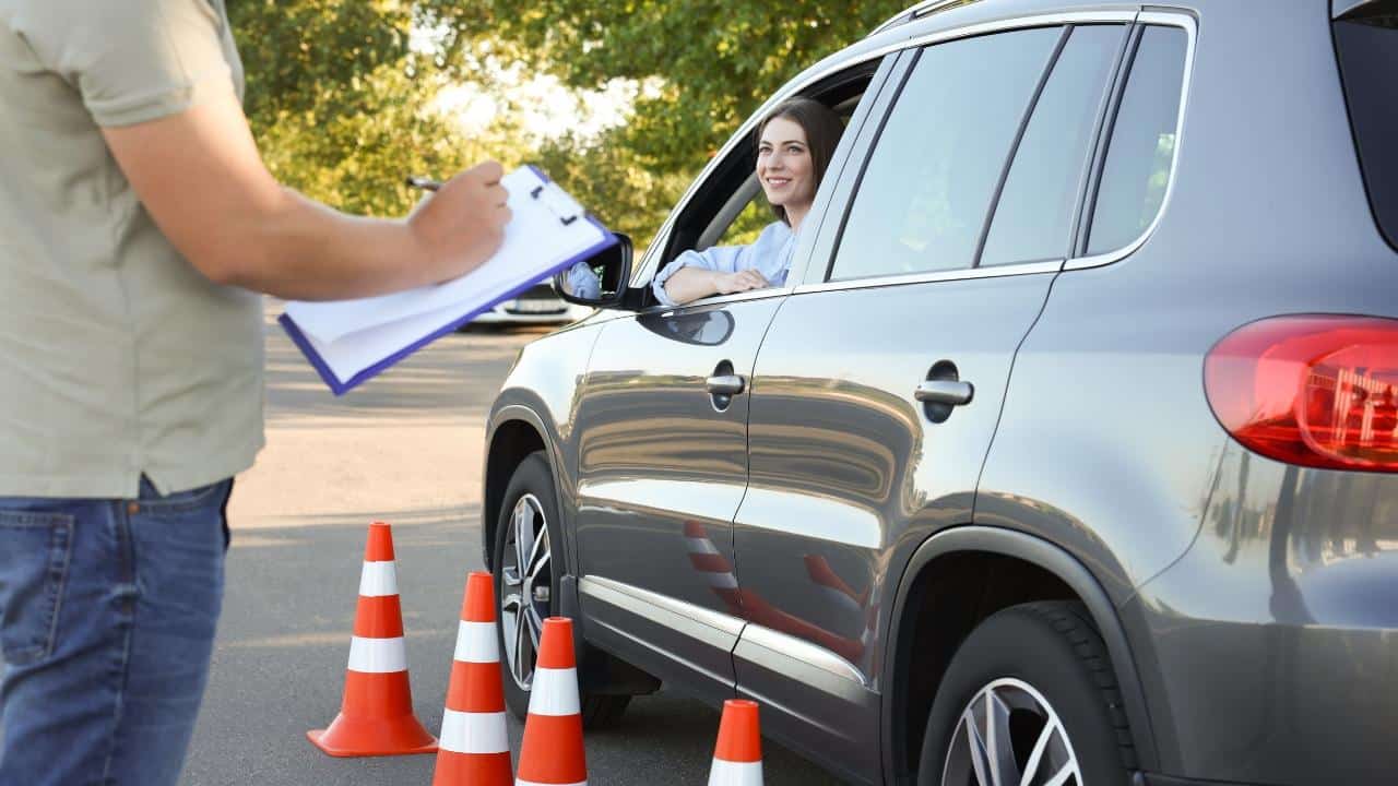 Instrutor de CNH autônomo: veja regras para dar aulas sem autoescola