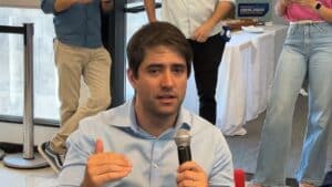 Secretário falou sobre intoxicação por metanol em coletiva de imprensa