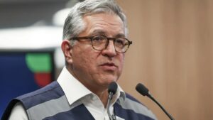 Ministro Alexandre Padinha, do Ministério da Saúde, confirma 59 casos de intoxicação por metanol no país, durante coletiva de imprensa - Crédito: José Cruz/Agência Brasil