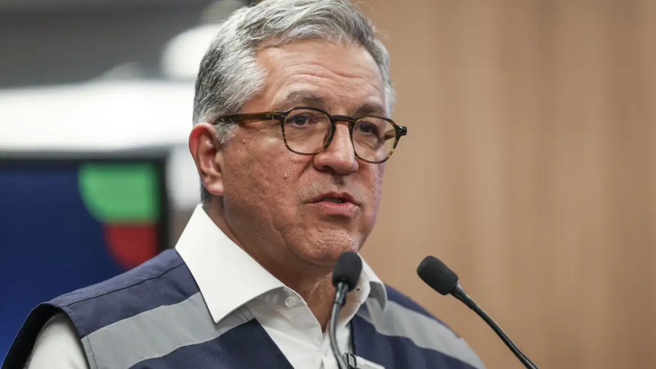 Ministro Alexandre Padinha, do Ministério da Saúde, confirma 59 casos de intoxicação por metanol no país, durante coletiva de imprensa - Crédito: José Cruz/Agência Brasil Ministro Alexandre Padinha, do Ministério da Saúde, confirma 59 casos de intoxicação por metanol no país, durante coletiva de imprensa - Crédito: José Cruz/Agência Brasil