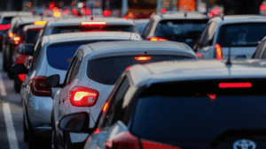 Carro é o principal meio de transporte até o trabalho em Uberlândia, aponta IBGE