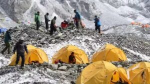 Resgate no Monte Everest: mais de 200 pessoas são salvas após nevasca inesperada