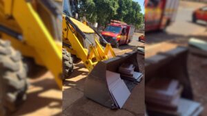 Trabalhadores têm a perna prensada por retroescavadeira em Uberlândia