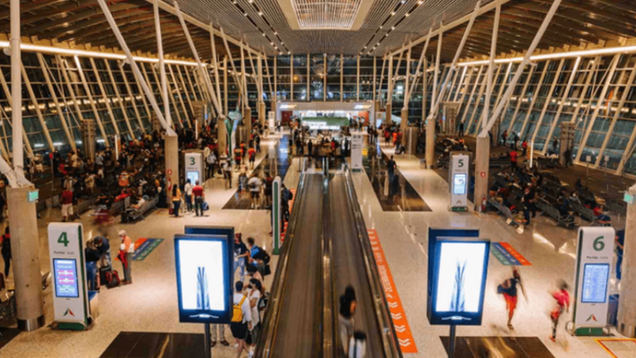 'Piada' inoportuna gera prisão no aeroporto de Brasília 'Piada' inoportuna gera prisão no aeroporto de Brasília