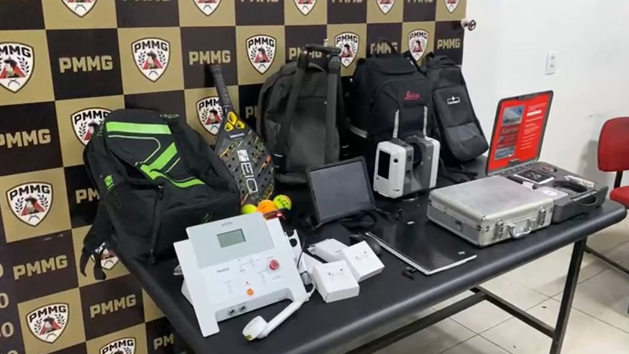 Polícia militar recupera scanner furtado e outros materiais