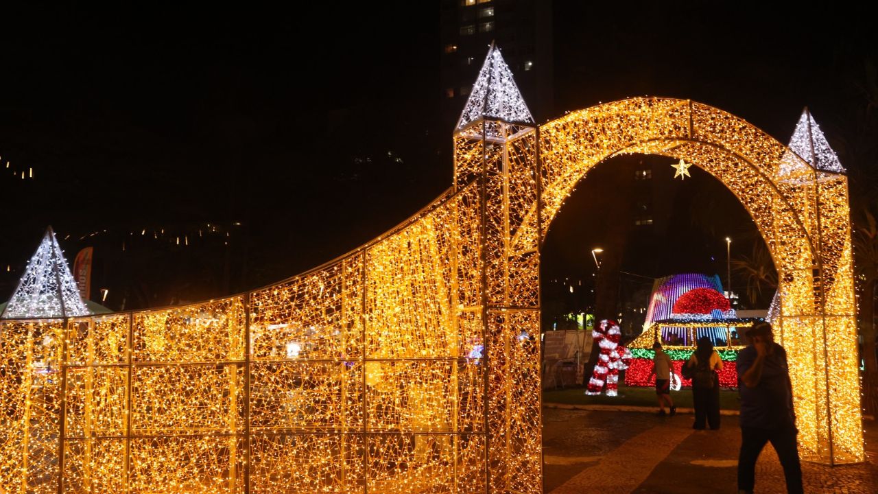 Decoração natalina para visitar no Triângulo. Imagens do Natal 2025 de Uberlândia