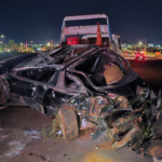 Carro capota no Anel Viário Sul